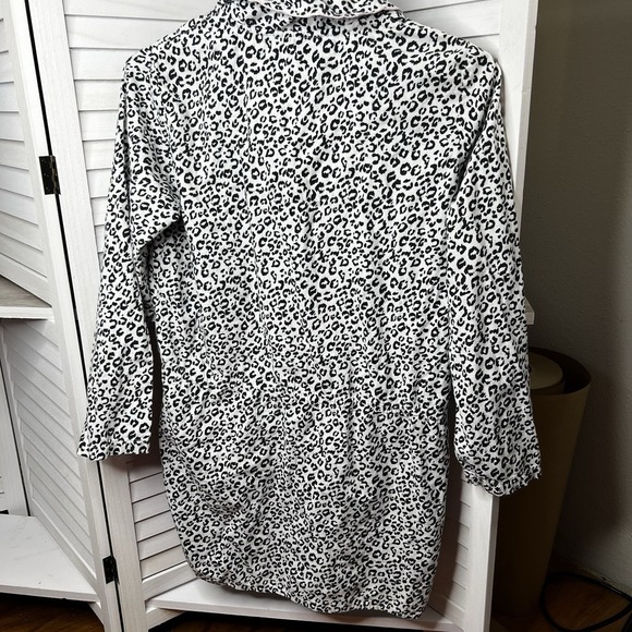 Victoria's Secret Button Down Long Sleeve Sleepshirt Leopard Print Sz Med *READ - Picture 5 of 7